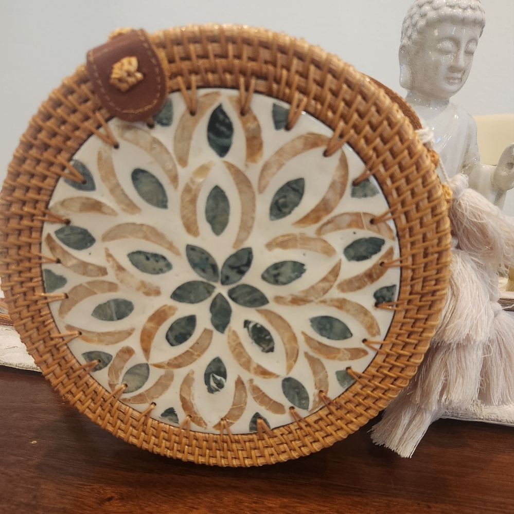 Clamshell Purse - Picture 2 of 3